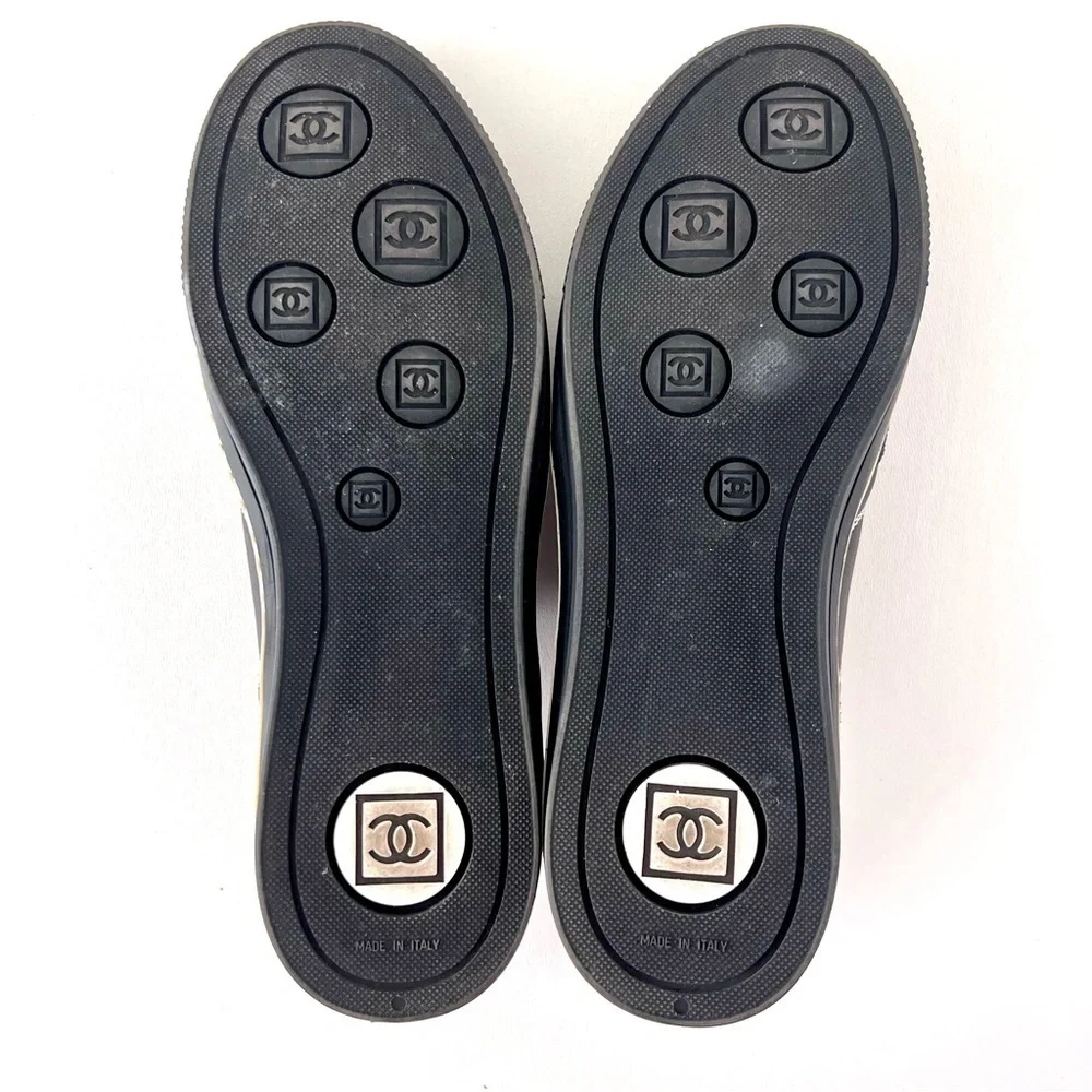 CHANEL | Black White Low Top Tennis Sneakers CC Logo‎ Tweed Suede Vintage EU 37